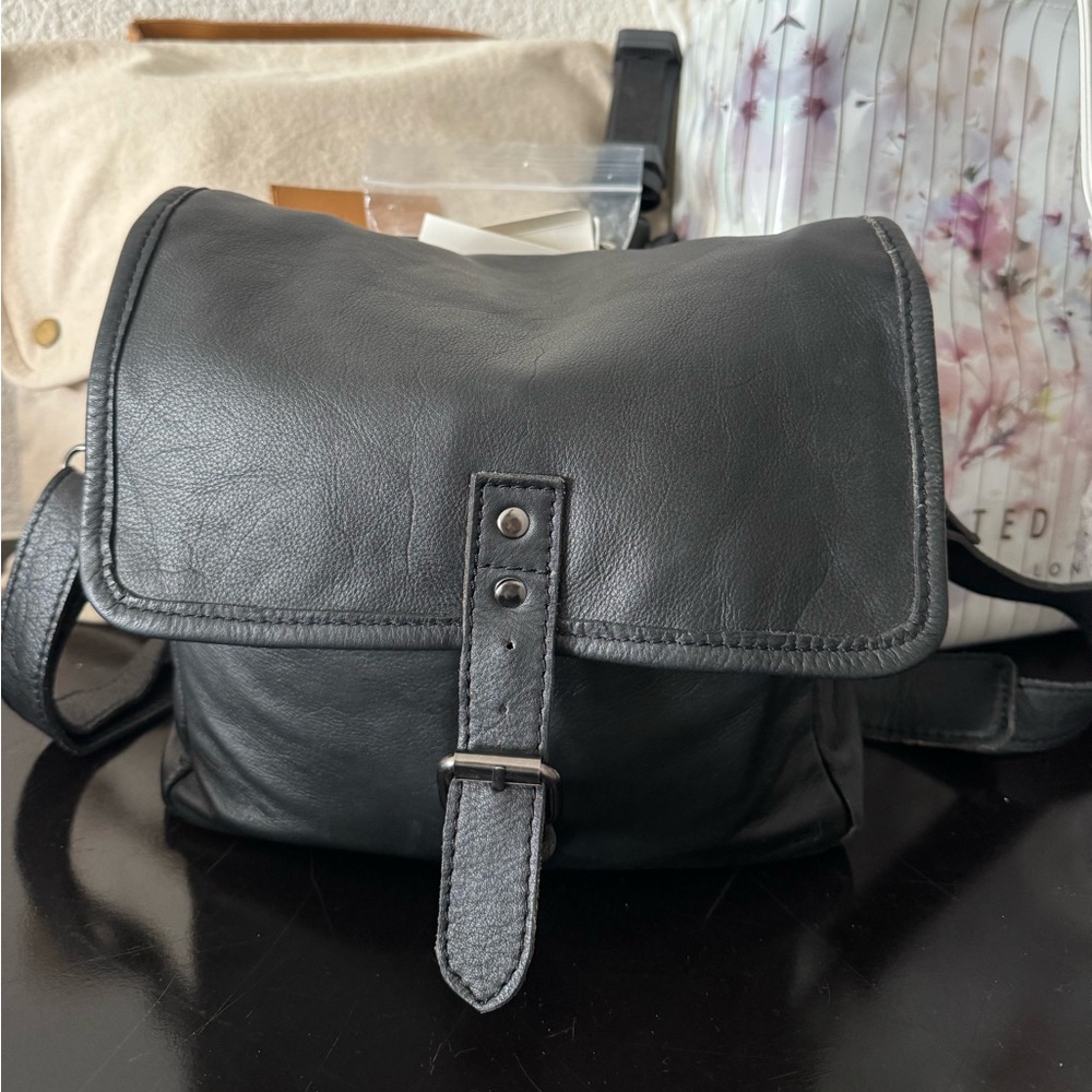 Custom Black Leather Camera Bag by Jahnke Co. (Like new & fits all DSLRs :)